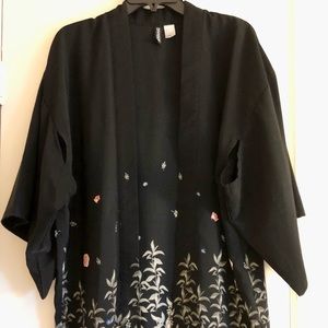 Kimono style light-weight jacket with real kimono sleeves, slits and all